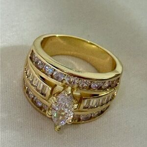 NWOT Gorgeous Gold Tone Pave/stackable Zircon Ring in Size 7 engagement/bridal